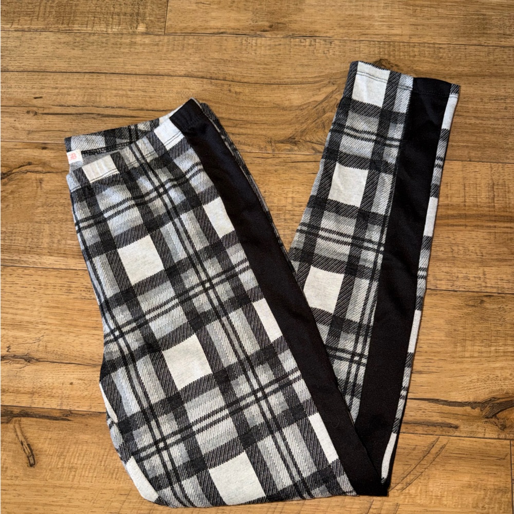 Gianni Bini  Black and Gray Plaid Scarf